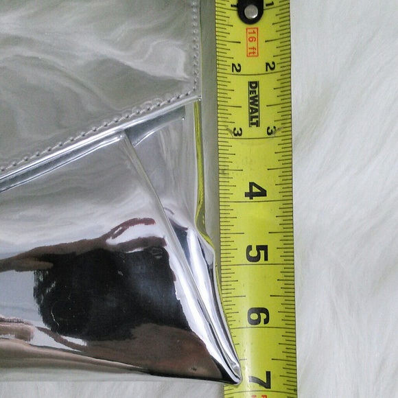(NEW) Silver Evening Clutch Bag! - Picture 6 of 7
